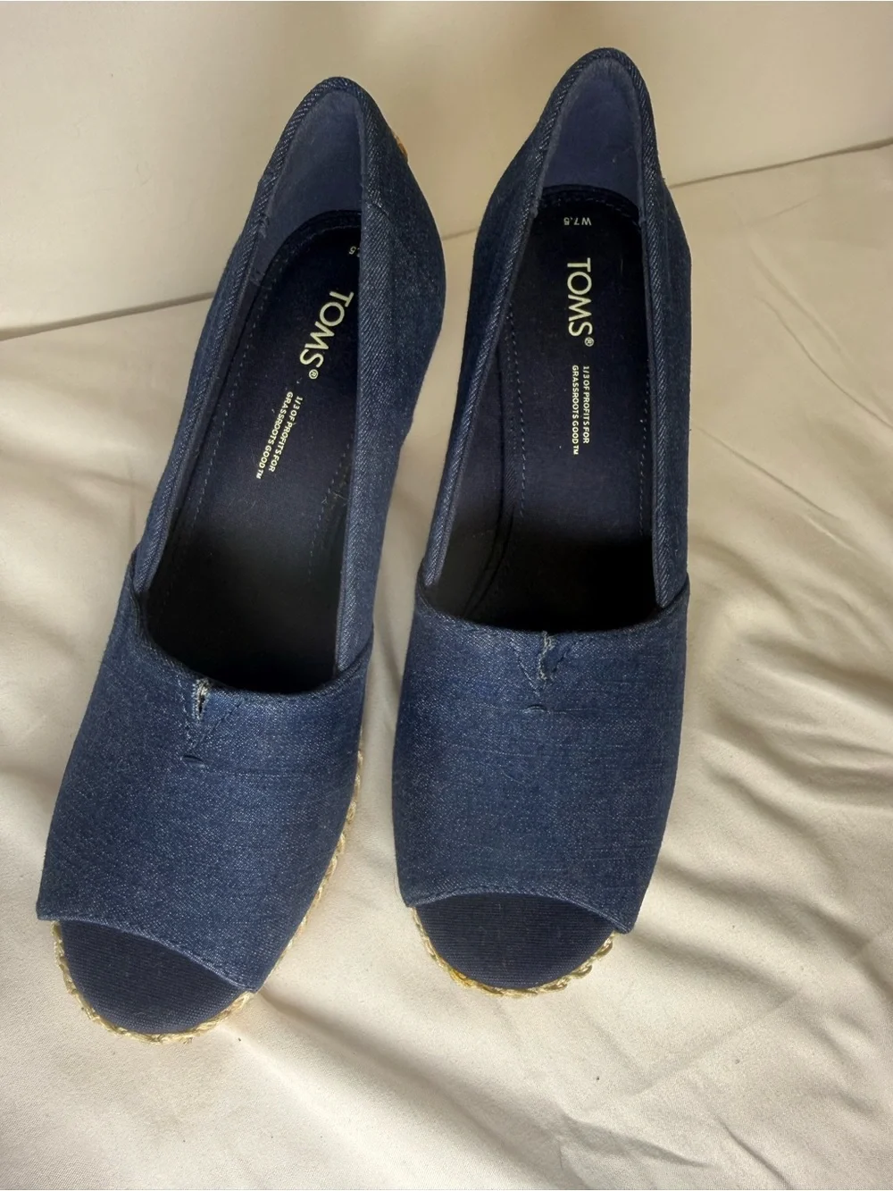TOMS Women’s Navy Blue Open Toe Espadrille Wedge Heels Size 7.5 Denim Look